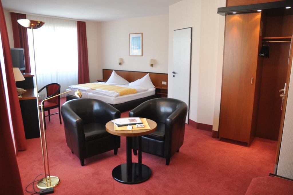City Hotel Ашерслебен Екстериор снимка