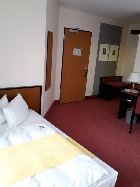 City Hotel Ашерслебен Екстериор снимка