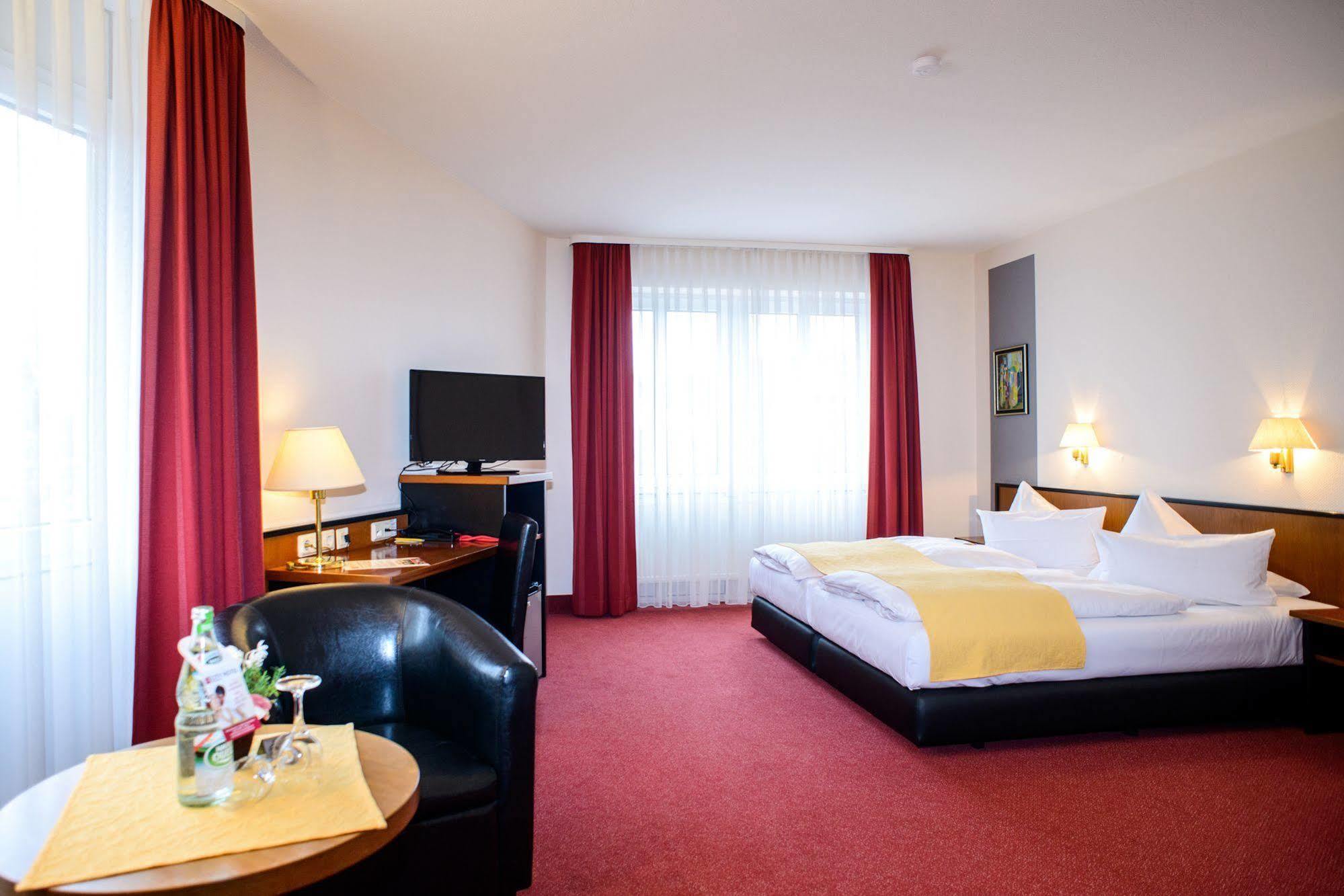City Hotel Ашерслебен Екстериор снимка