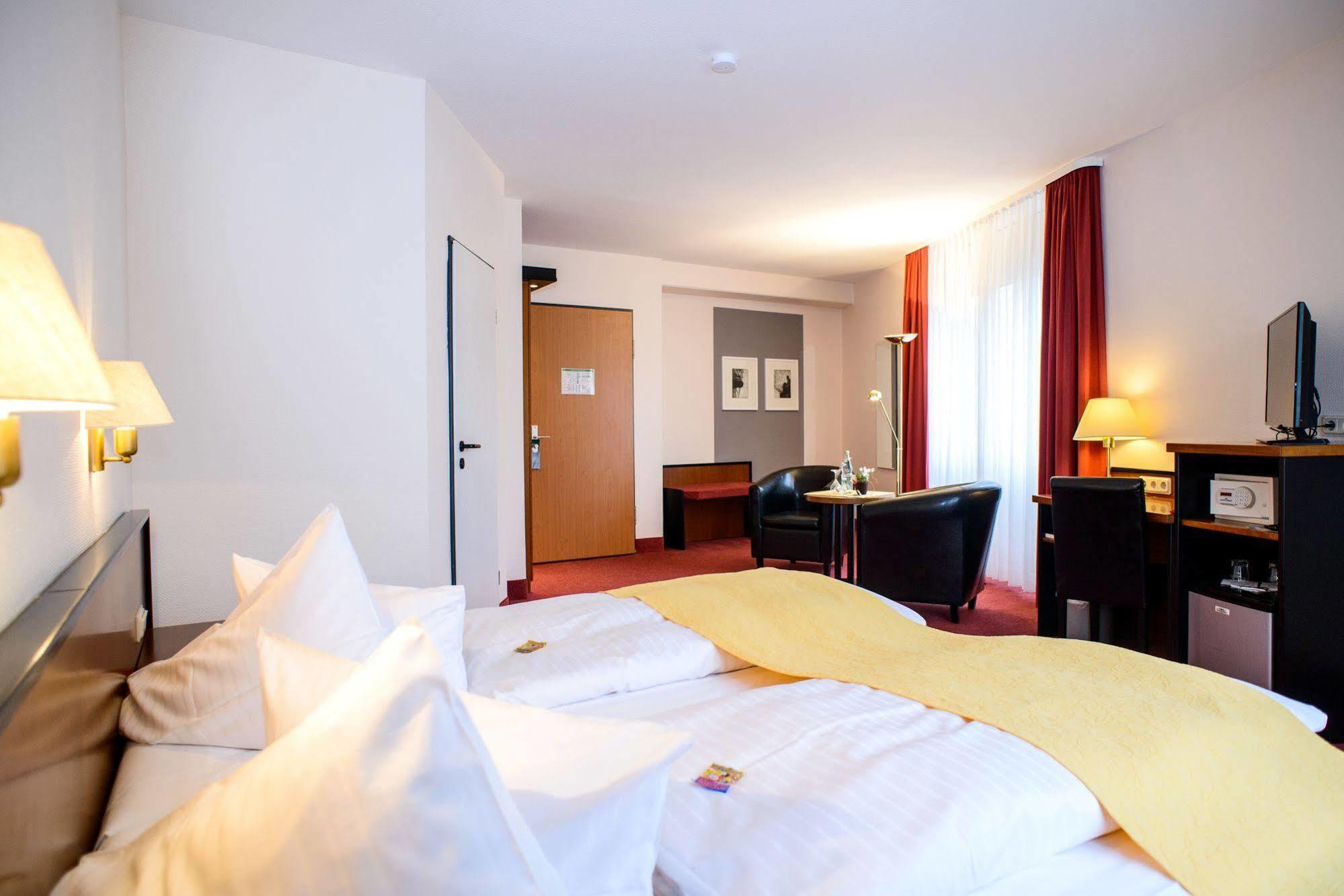 City Hotel Ашерслебен Екстериор снимка