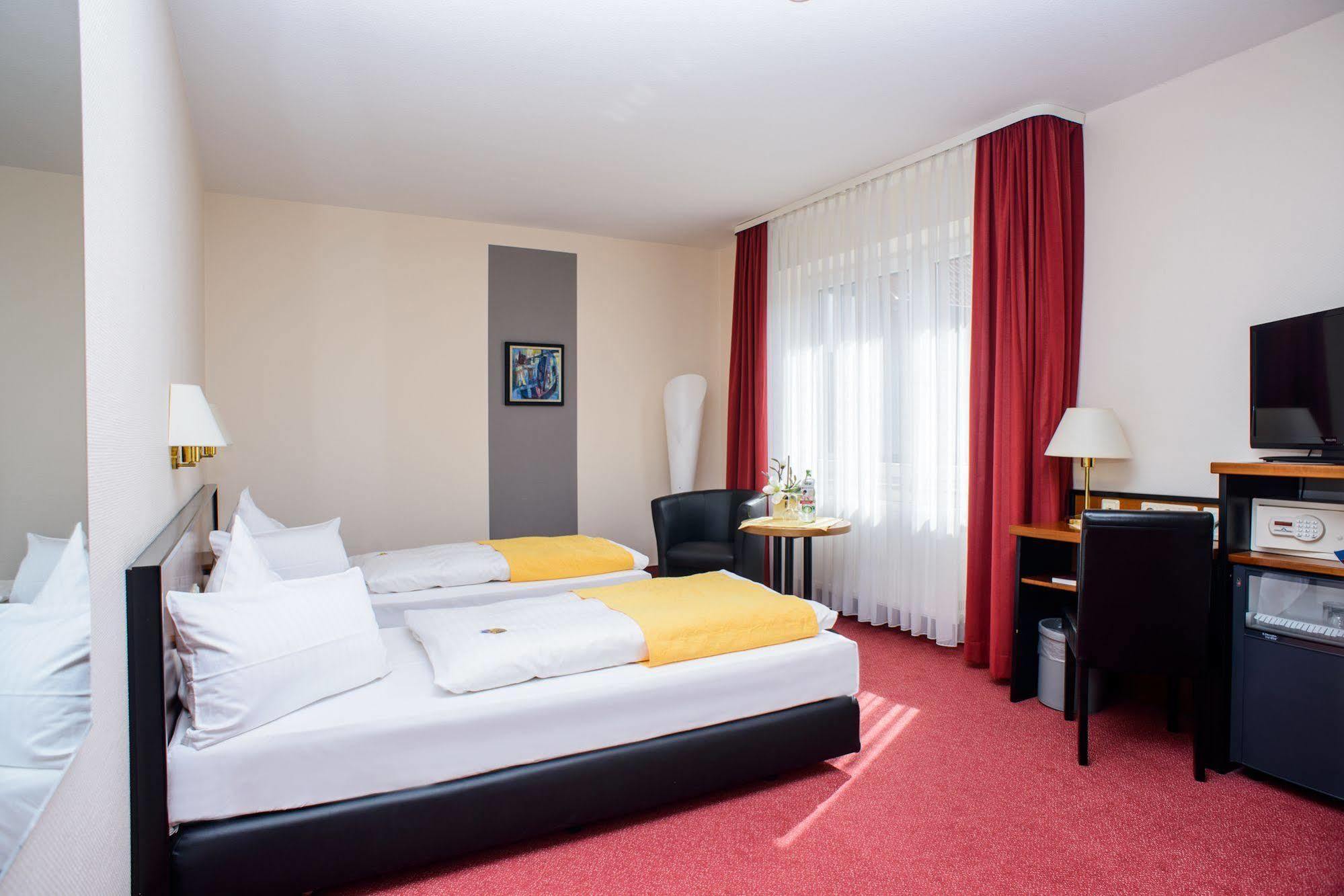 City Hotel Ашерслебен Екстериор снимка
