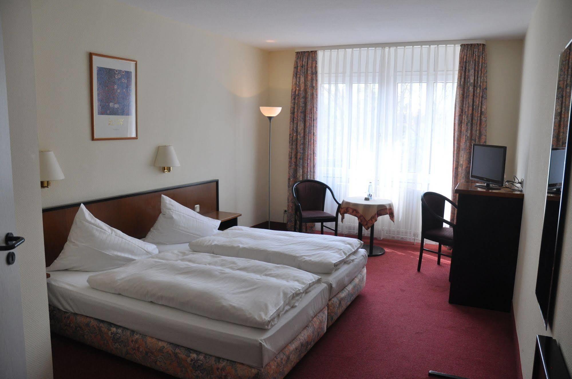 City Hotel Ашерслебен Екстериор снимка