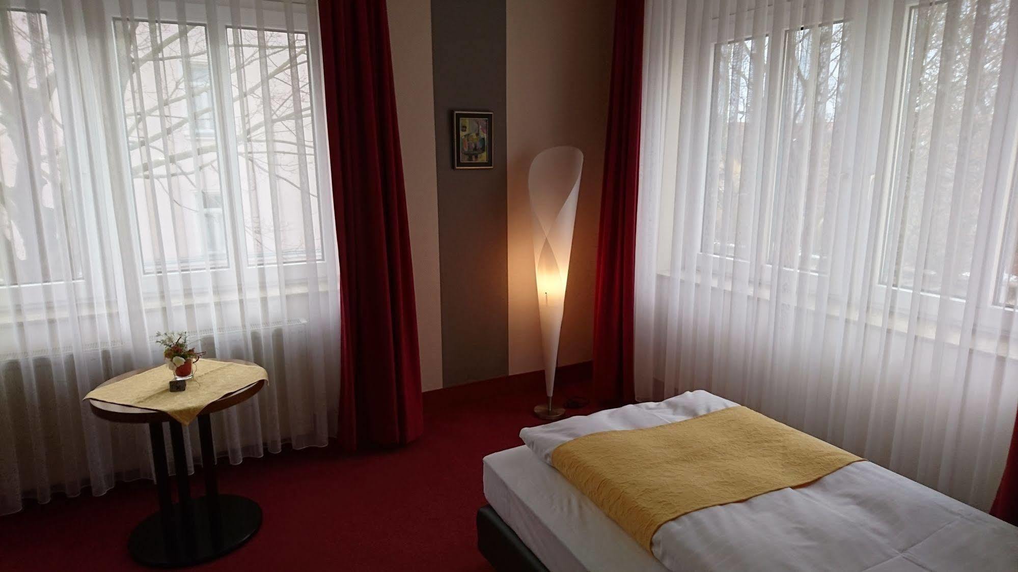 City Hotel Ашерслебен Екстериор снимка