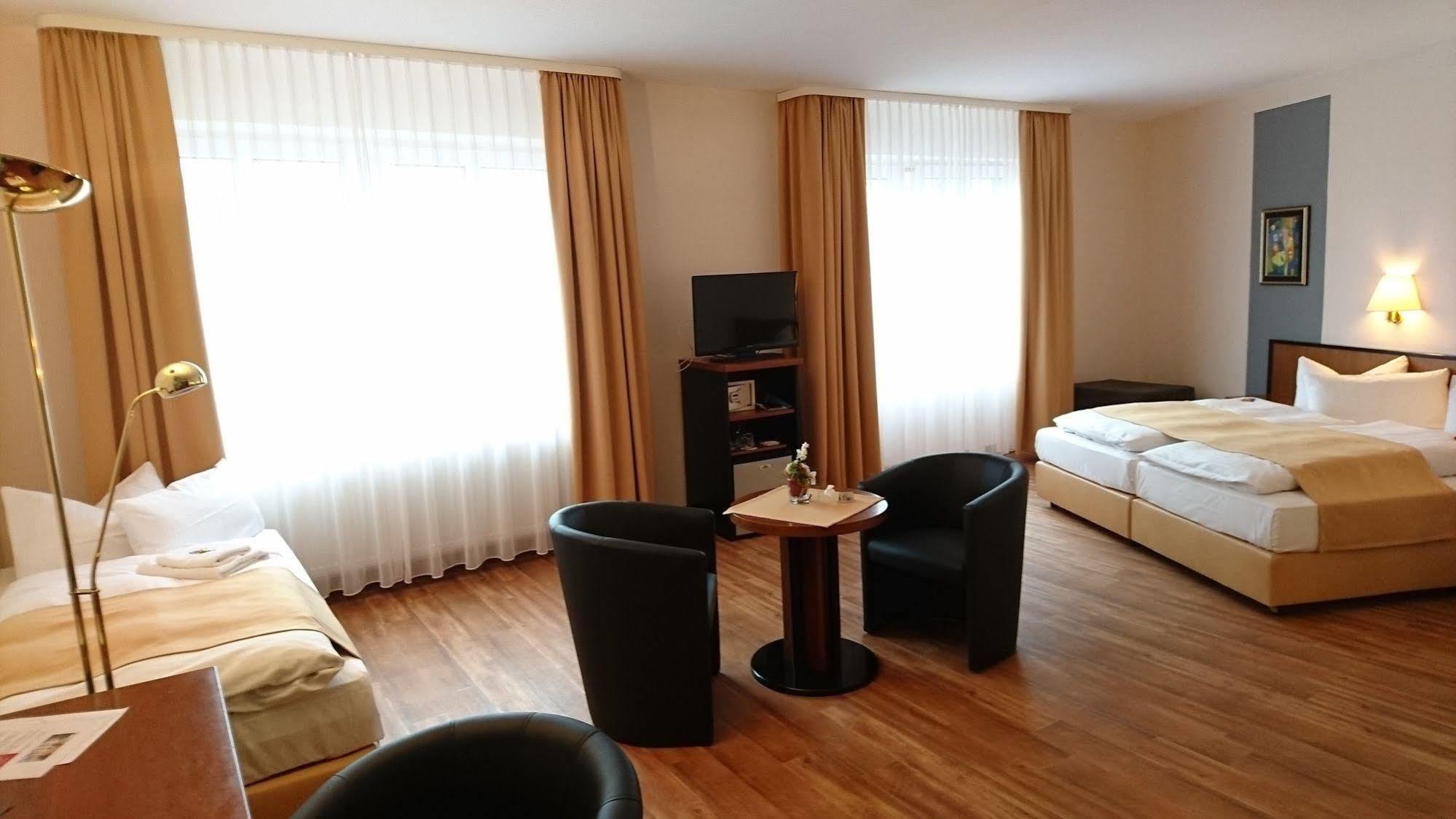 City Hotel Ашерслебен Екстериор снимка